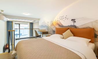 Yuanzhu Qingju | Lakeside · View 180° Lake Scenery · Cinema Homestay (Jinwan Huafa Business Center)