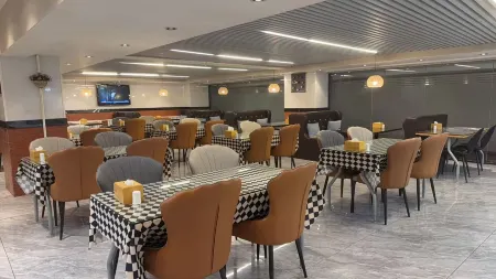 Homeinn Hotel (Anshan Lishan Square)