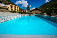 Kangding Snow Mountain Yiju Hot Spring Inn