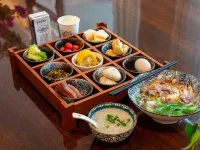 Libo Xiaoqikong Manga Rhythm: Thirteen Months Meeting in the Courtyard Hotels in Libo
