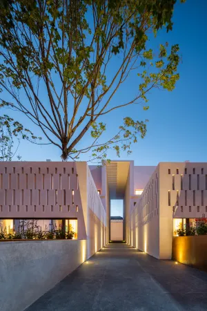 Purple House Koi Pond Courtyard Guesthouse