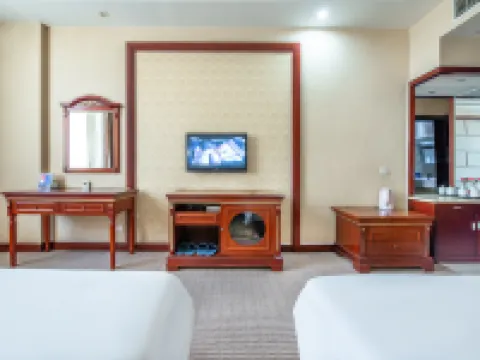 Bachu Populus Euphratica International Hotel (Shiji Avenue Branch, Bachu Pedestrian Street) Hoteles en Condado de Maralbexi