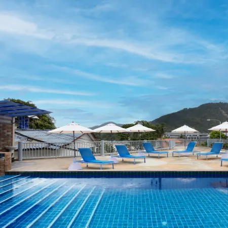Kata Sun Beach Hotel Отели рядом с достопримечательностью «Ката-Ной-Бич»