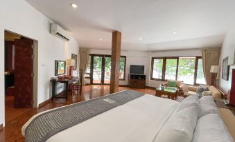 Mom Tri's Villa Royale