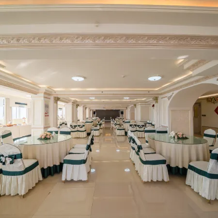 Main Peak Hotel (Baishan West Passenger Transport Terminal 16 Middle School Branch)