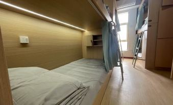 Three Points Land Male Youth Hostel