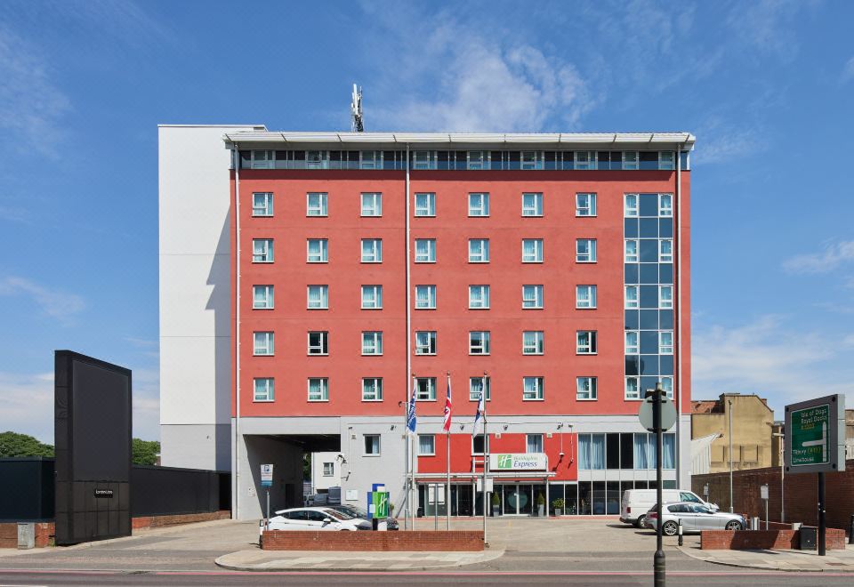 홀리데이 인 익스프레스 런던 라임하우스의 조식 뷔페 공간