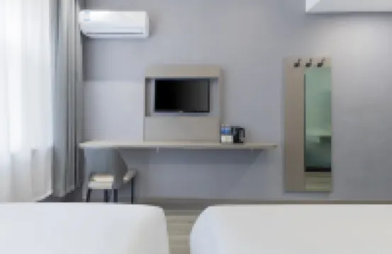 Sunshine Holiday Hotel (Jining South Railway Station Central Square Branch)