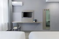 Sunshine Holiday Hotel (Jining South Railway Station Central Square Branch) Hotels near Chahar Folk Custom Museum