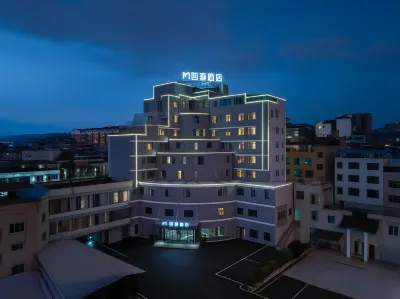 Yuqing Four Seasons Hotel Hotels near Yuqing Station