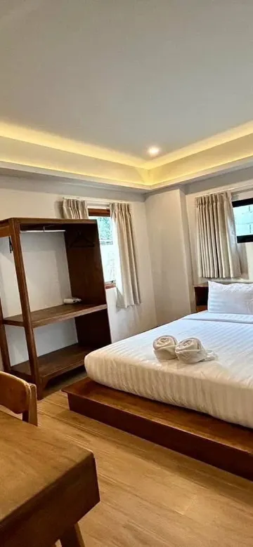 ห้องสแตนดาร์ด เตียงใหญ่ 1 เตียง มีระเบียง