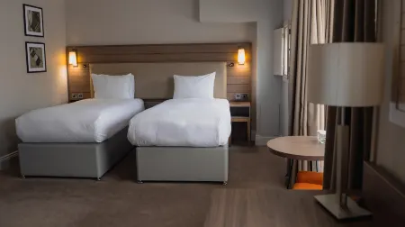 a&o London Docklands Riverside Отели рядом с достопримечательностью «London Museum Docklands»