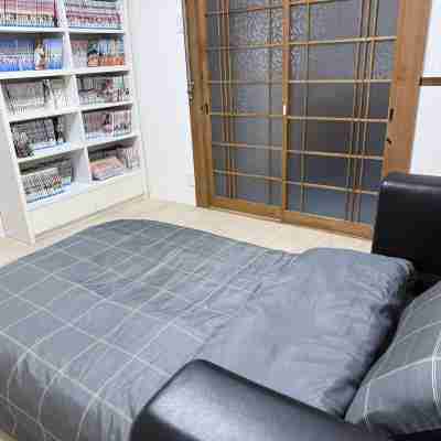 1～6名様用_大阪と京都の間_京阪電車・枚方市駅徒歩13分_ひらパー1駅_スーパー多数_漫画 Rooms