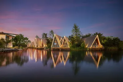 Wunvzhou Resort Wuxian Caishen Island Light Luxury Hotel Hotels near Moon Bay (Yueliang Bay, Wuyuan)