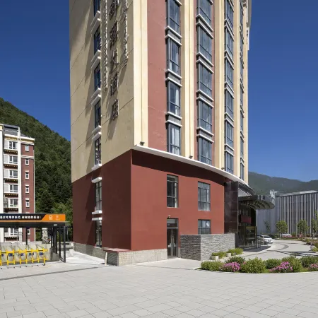 Minshan Sun Tribe Hotel