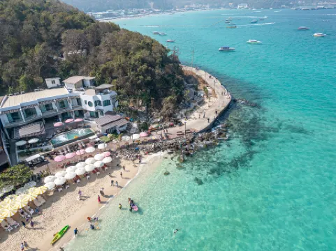 ENNKAI Beachfront Resort Koh Larn Отели в г. Остров  Лан