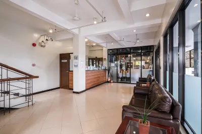 州長富比斯旅館 鄰近菲律賓綜合科技大學的酒店