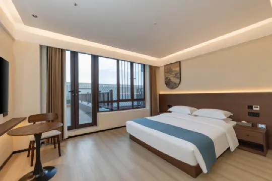 Quxiang Yazhu Chufeng Courtyard Homestay (Jiuge Alley)