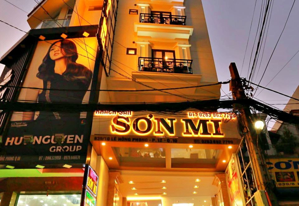 S79 Son Mi Hotel의 깔끔한 욕실