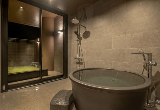 현대적인 스타일의 온천 시설