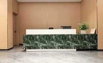 Huayue Xinglan Boutique Apartment (Pingxiang North Station)