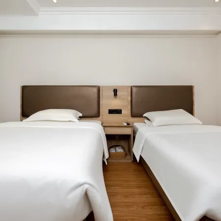 Huange Hotel (Suzhou Zhuozheng Garden Suzhou Station South Square)