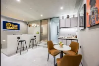 Fan Yi Light Luxury Urban Apartment (Foshan Shunlian Plaza Jinlong Metro Station Branch)