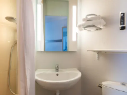 B&B Hotel Angers 2 Université Hotels in Beaucouze