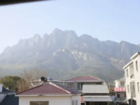 Lushan Yunwu Chinese Inn (Lushan East Gate Sandiequan Waterfall Ticket Office) Hotels near Three Cascades Waterfall