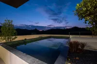 Jiuheyueyuan Wenquan Forest Resort Hotel - con terme