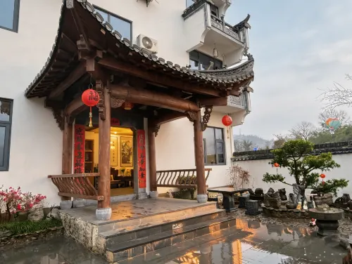 Xidi Tingyun Xiaozhu Huipai Courtyard Design Guesthouse (Yi East Station)