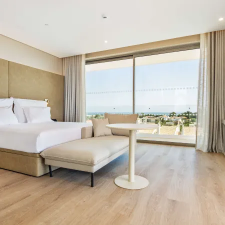 Castelo Suites Hotel