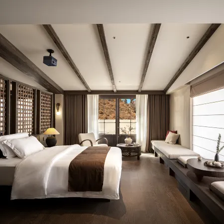 SANJNGY . Serene Realm Hotel (Jiuzhaigou Visitor Center)