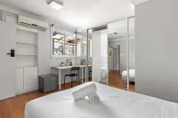 Light & Simple Rooms in Convenient Peakhurst Location