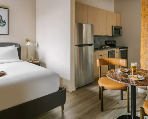 LIVN West Loop Chicago Hotels near Douglas Park