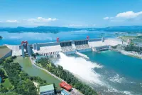Danjiangkou Supure International Grand Hotel (Danjiangkou Dam Scenic Area)