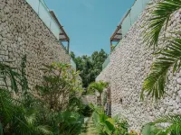 Adaya Boutique Villas Bingin Beach周辺のホテル