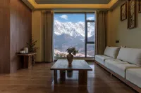 Mainling Jixianshan · Namcha Barwa · Scenic Homestay (Suosong Village) - พร้อมระเบียง