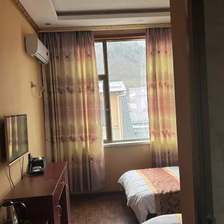 Bailongjiang Hotel (Langmusi Scenic Area)