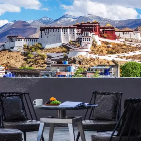 Tiandu Grand Hotel (Jinma Grassland Distribution Center)