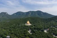 Atour Hotel Jinan Qianfoshan on Jingshi Road - Mountain view