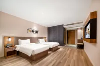 Homeinn Plus Hotel (Danzhou Summer Square Bus Station) - Pet-friendly
