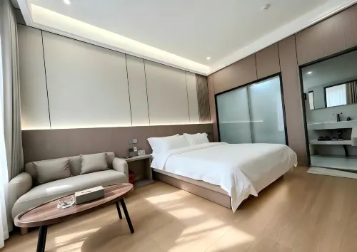 Qingyin Xiaozhu Homestay (Baoshan Banqiao Qinglong Street)