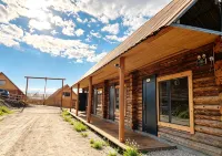Qingwu Homestay (Baihaba Scenic Area Branch) - غرفة مطلة على الجبل