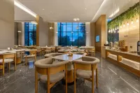 Huiting Yunju Hotel (Xishuangbanna Jinghong Gaozhuang West Shuangjing Xingguang Night Market Branch) - 4-Star