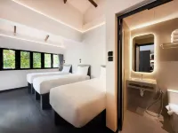 Coliwoo Resort Changi - 주차장