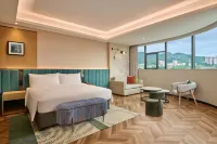 Hilton Garden Inn Guangzhou Huangpu Luogang Science City - Mountain view
