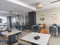 Yilong Ruiyun Hotel (Nantong Rugao Changjiang Town Wenfeng City Plaza) - พร้อมอาหารเช้า