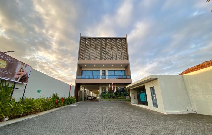 Front One Hotel Gombong