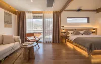 Yulong August Guanshanhai Light Luxury Homestay